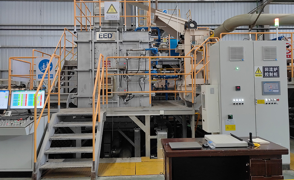 Vertical reflow furnace for tinning line of copper and copper alloy strip